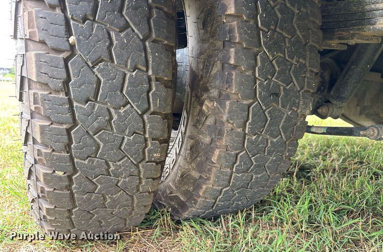 image for item DW7136 2018 Dodge Ram 3500 Crew Cab utility bed pickup truck