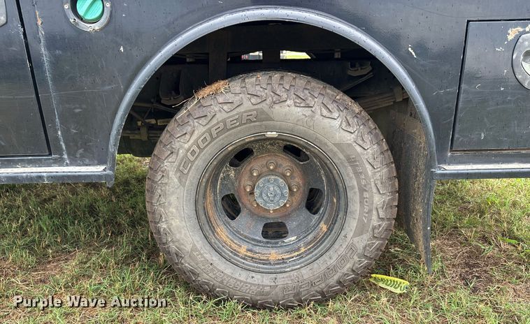 image for item DW7136 2018 Dodge Ram 3500 Crew Cab utility bed pickup truck