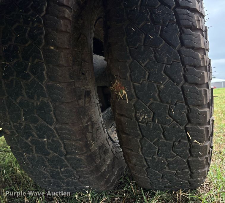 image for item DW7136 2018 Dodge Ram 3500 Crew Cab utility bed pickup truck