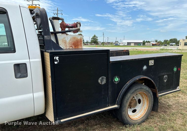 image for item DW7138 2012 Ford F550 Super Duty XL Crew Cab utility / service truck