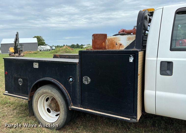 image for item DW7138 2012 Ford F550 Super Duty XL Crew Cab utility / service truck