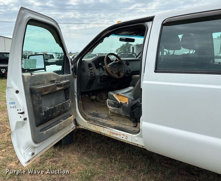 image for item DW7138 2012 Ford F550 Super Duty XL Crew Cab utility / service truck