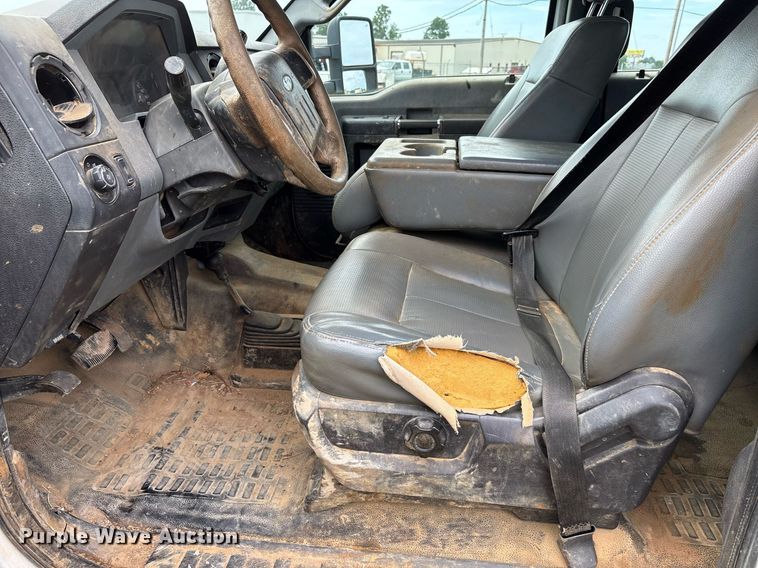 image for item DW7138 2012 Ford F550 Super Duty XL Crew Cab utility / service truck