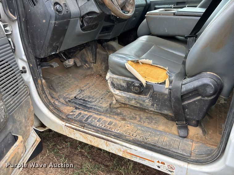 image for item DW7138 2012 Ford F550 Super Duty XL Crew Cab utility / service truck