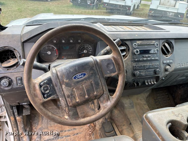 image for item DW7138 2012 Ford F550 Super Duty XL Crew Cab utility / service truck
