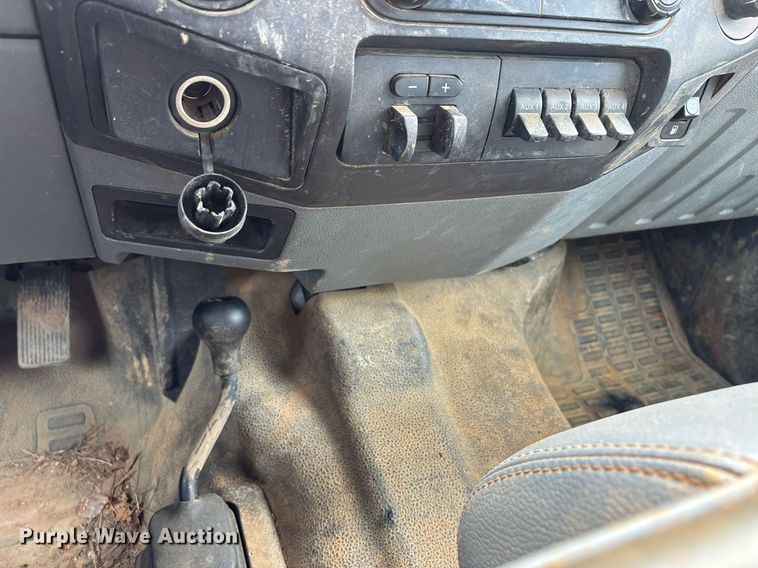 image for item DW7138 2012 Ford F550 Super Duty XL Crew Cab utility / service truck