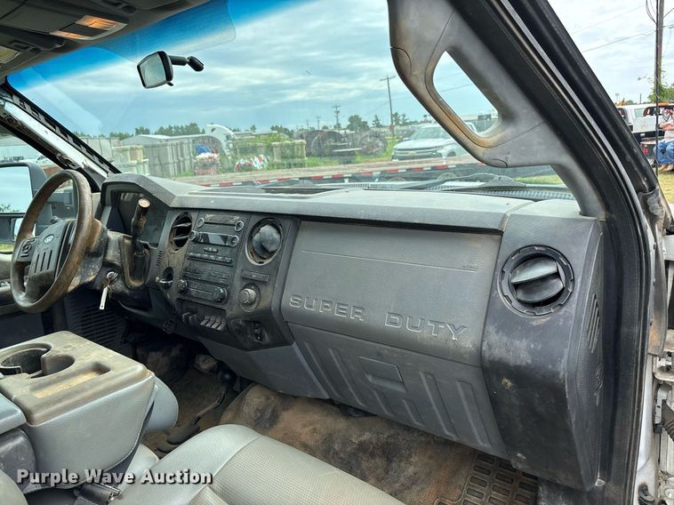 image for item DW7138 2012 Ford F550 Super Duty XL Crew Cab utility / service truck