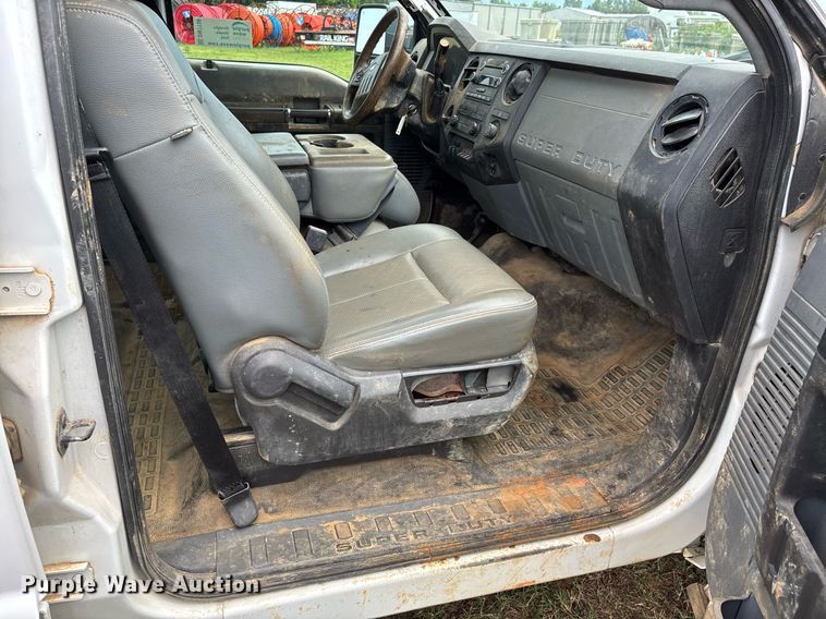 image for item DW7138 2012 Ford F550 Super Duty XL Crew Cab utility / service truck