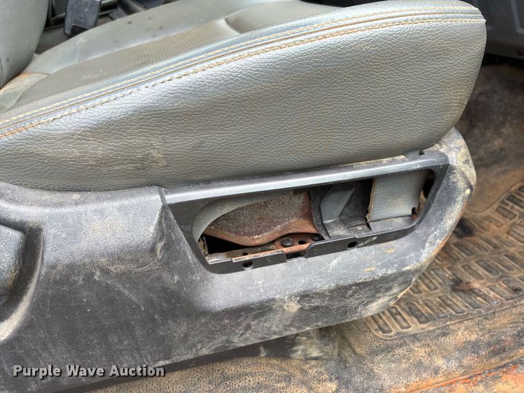 image for item DW7138 2012 Ford F550 Super Duty XL Crew Cab utility / service truck