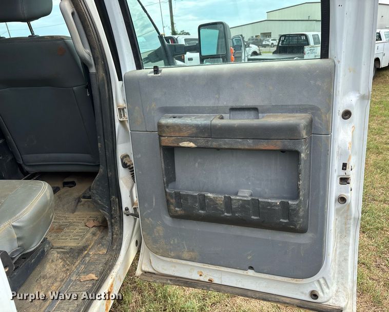 image for item DW7138 2012 Ford F550 Super Duty XL Crew Cab utility / service truck