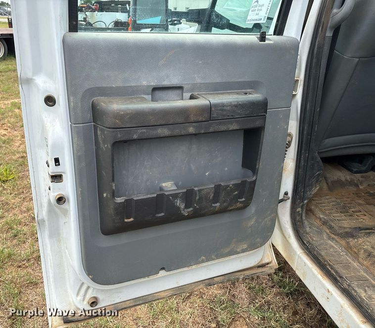 image for item DW7138 2012 Ford F550 Super Duty XL Crew Cab utility / service truck