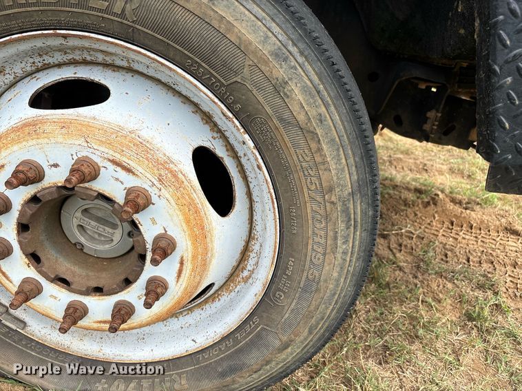 image for item DW7138 2012 Ford F550 Super Duty XL Crew Cab utility / service truck