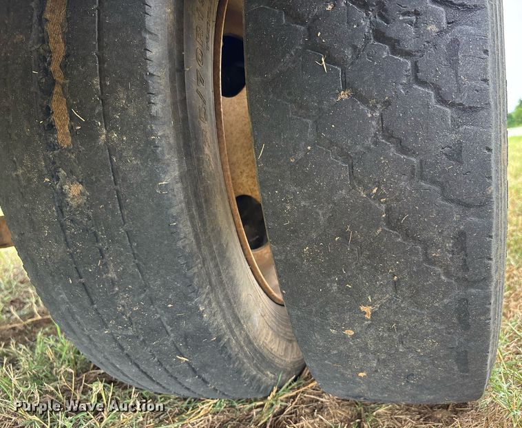 image for item DW7138 2012 Ford F550 Super Duty XL Crew Cab utility / service truck