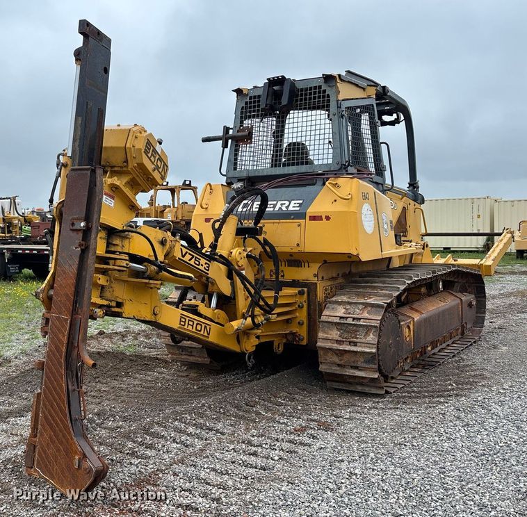 image for item DW7139 2008 John Deere 750J LT vibratory cable plow