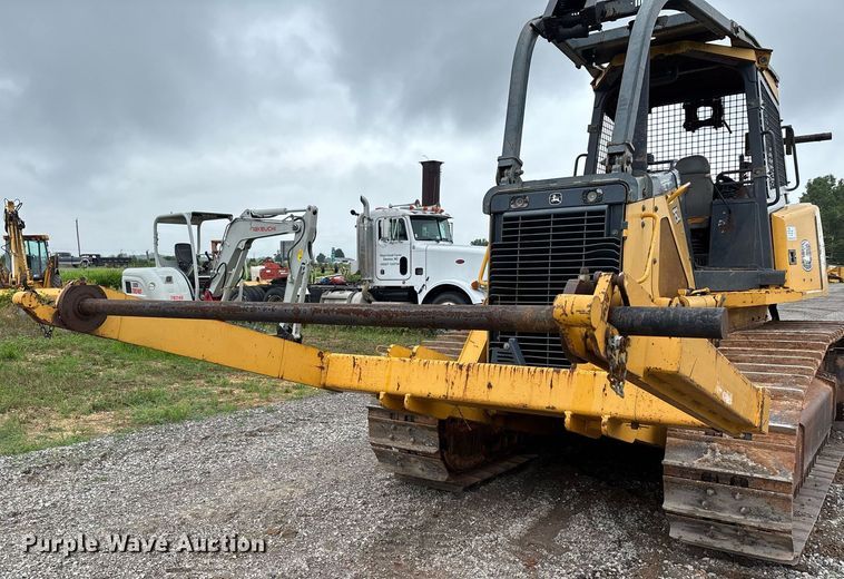 image for item DW7139 2008 John Deere 750J LT vibratory cable plow