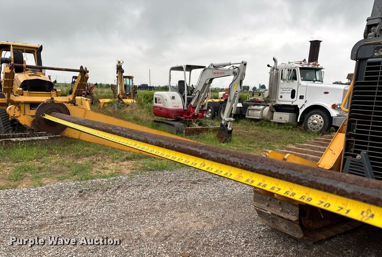 image for item DW7139 2008 John Deere 750J LT vibratory cable plow