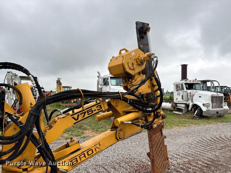 image for item DW7139 2008 John Deere 750J LT vibratory cable plow