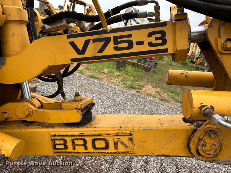 image for item DW7139 2008 John Deere 750J LT vibratory cable plow