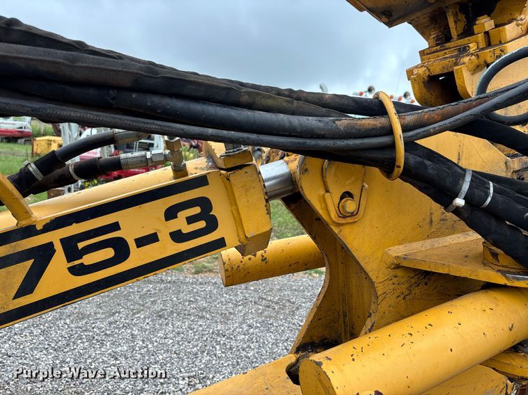 image for item DW7139 2008 John Deere 750J LT vibratory cable plow