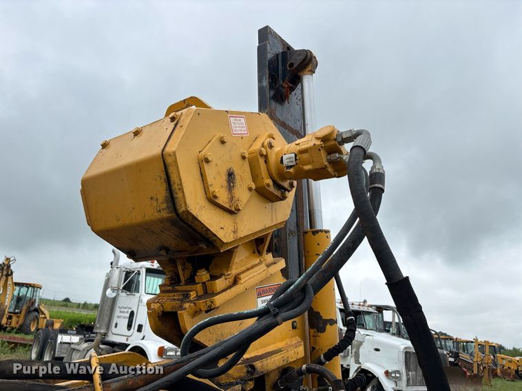 image for item DW7139 2008 John Deere 750J LT vibratory cable plow