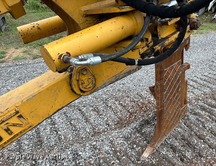 image for item DW7139 2008 John Deere 750J LT vibratory cable plow