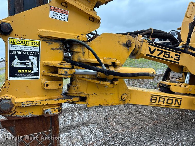 image for item DW7139 2008 John Deere 750J LT vibratory cable plow