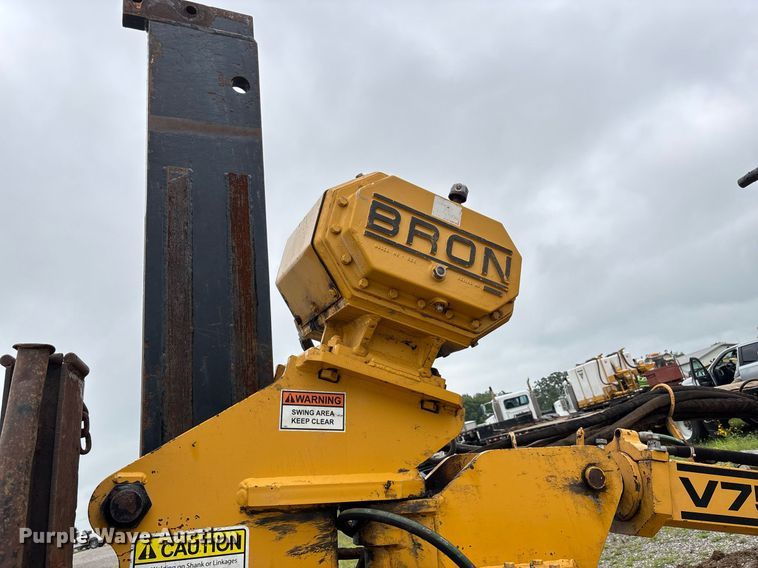 image for item DW7139 2008 John Deere 750J LT vibratory cable plow