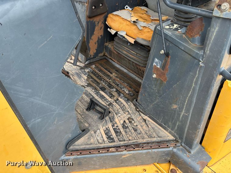 image for item DW7139 2008 John Deere 750J LT vibratory cable plow