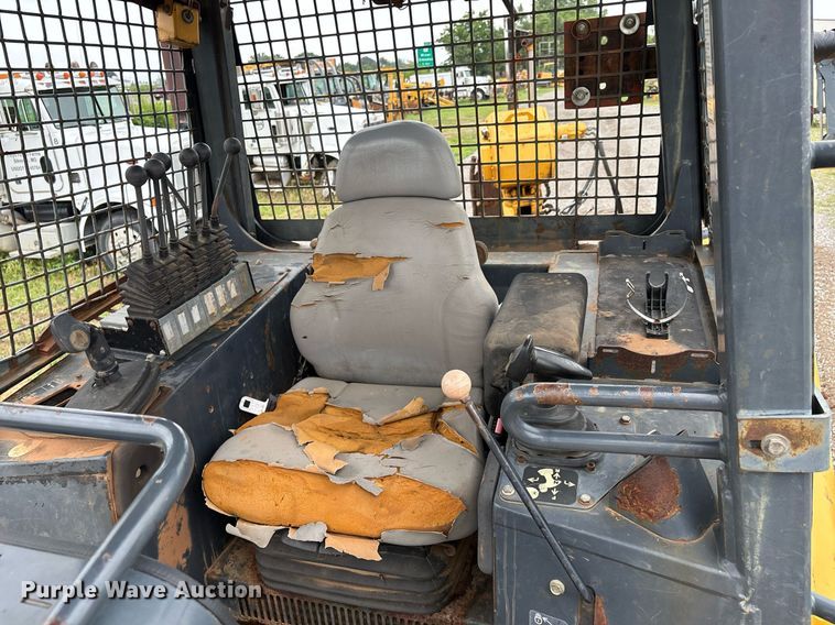 image for item DW7139 2008 John Deere 750J LT vibratory cable plow