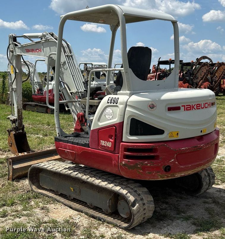 image for item DW7141 2018 Takeuchi TB240 mini excavator