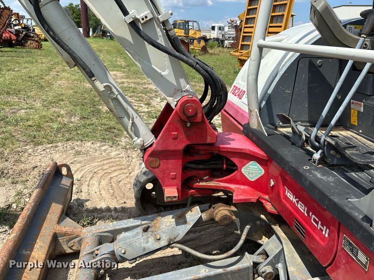 image for item DW7141 2018 Takeuchi TB240 mini excavator