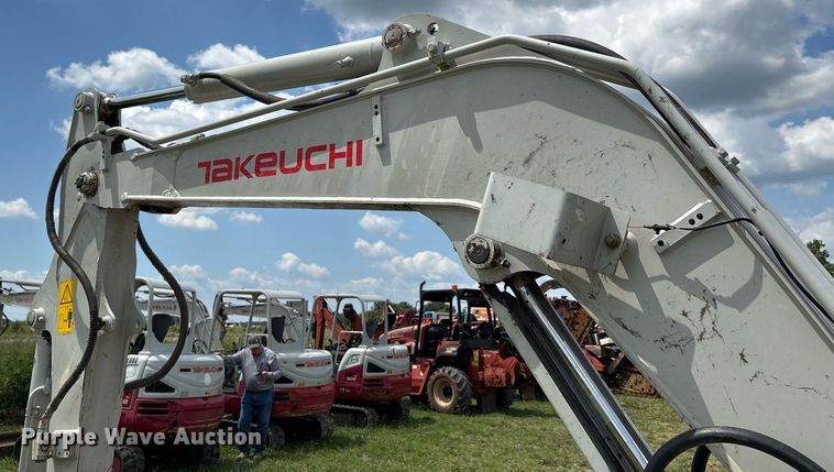 image for item DW7141 2018 Takeuchi TB240 mini excavator