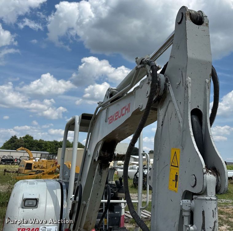 image for item DW7141 2018 Takeuchi TB240 mini excavator