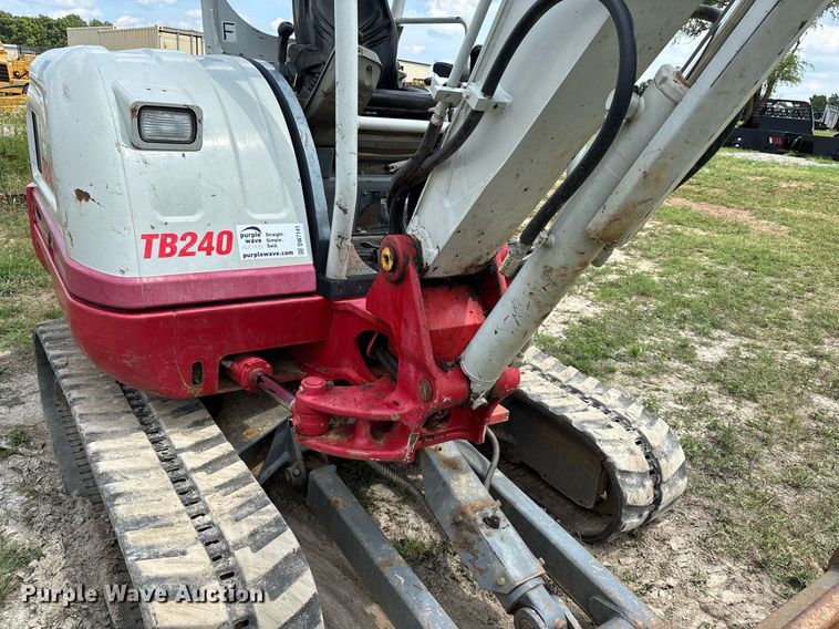 image for item DW7141 2018 Takeuchi TB240 mini excavator