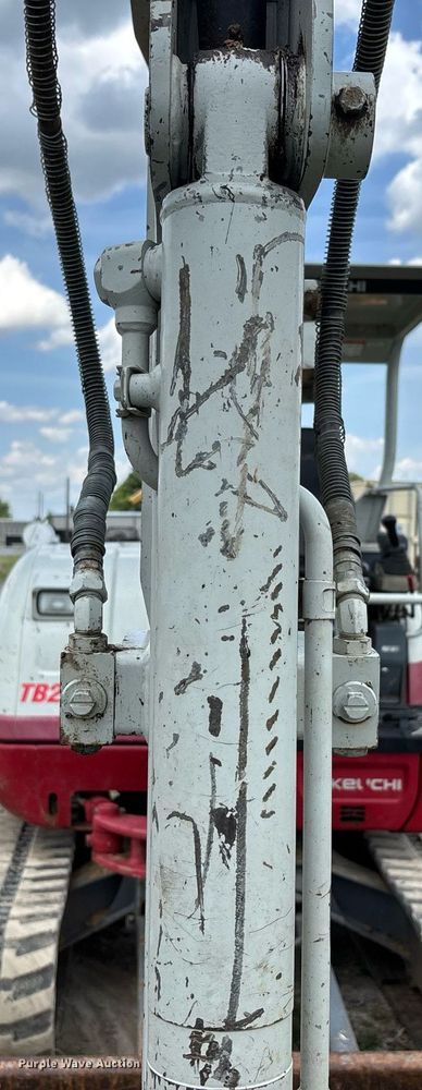 image for item DW7141 2018 Takeuchi TB240 mini excavator