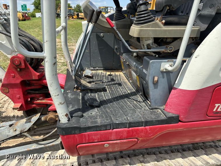 image for item DW7141 2018 Takeuchi TB240 mini excavator