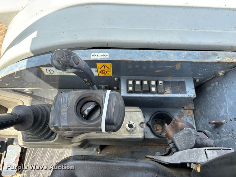 image for item DW7141 2018 Takeuchi TB240 mini excavator