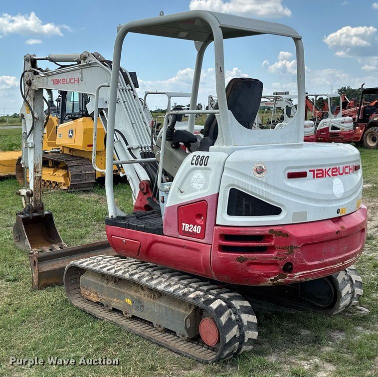 image for item DW7142 2018 Takeuchi TB240 mini excavator