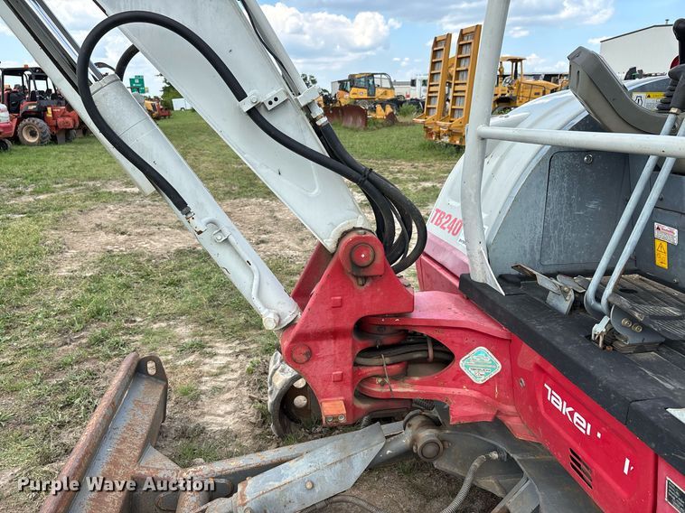 image for item DW7142 2018 Takeuchi TB240 mini excavator