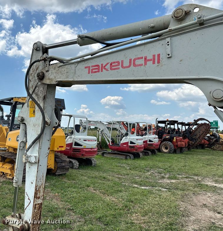 image for item DW7142 2018 Takeuchi TB240 mini excavator
