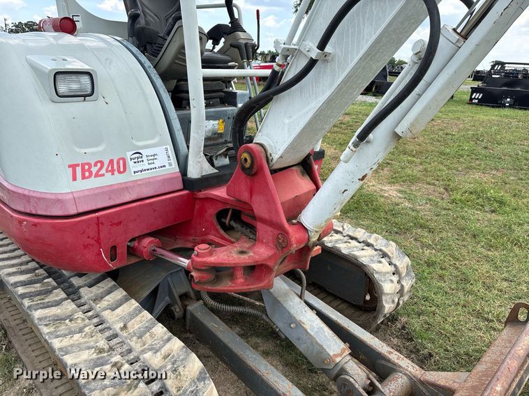 image for item DW7142 2018 Takeuchi TB240 mini excavator