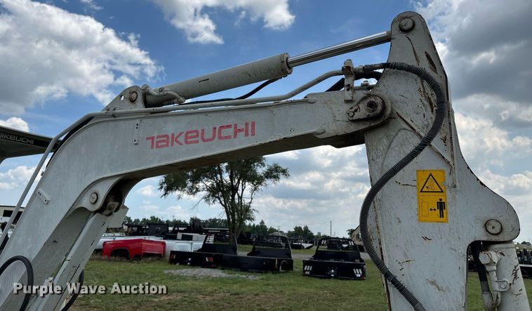 image for item DW7142 2018 Takeuchi TB240 mini excavator