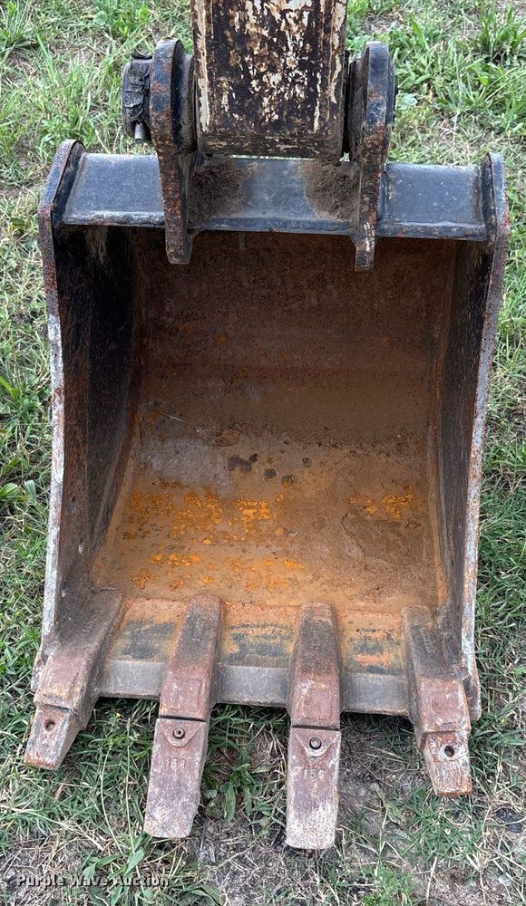 image for item DW7142 2018 Takeuchi TB240 mini excavator