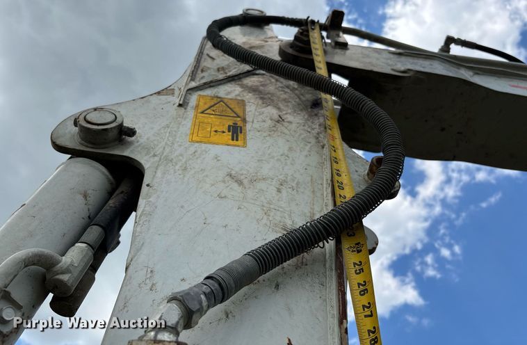 image for item DW7142 2018 Takeuchi TB240 mini excavator