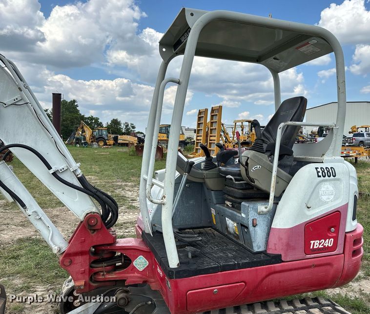 image for item DW7142 2018 Takeuchi TB240 mini excavator
