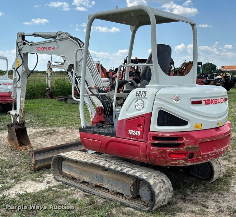 image for item DW7143 2018 Takeuchi TB240 mini excavator