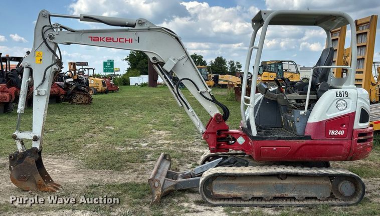 image for item DW7143 2018 Takeuchi TB240 mini excavator