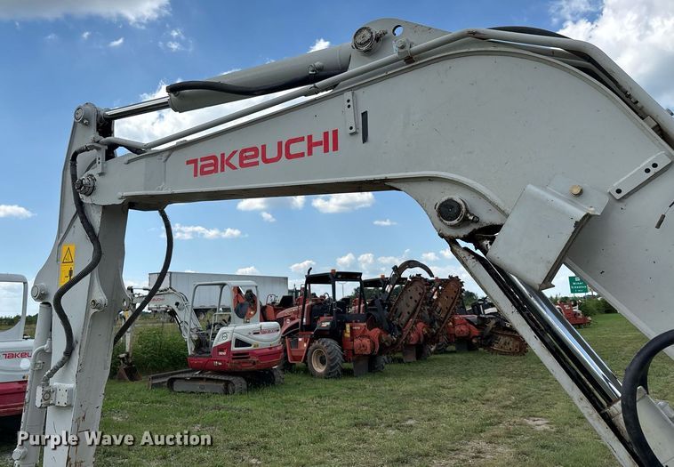 image for item DW7143 2018 Takeuchi TB240 mini excavator