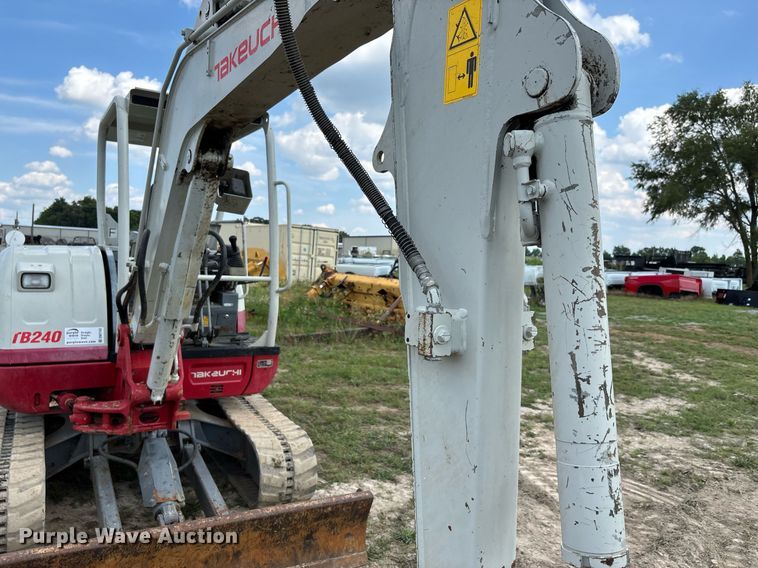 image for item DW7143 2018 Takeuchi TB240 mini excavator