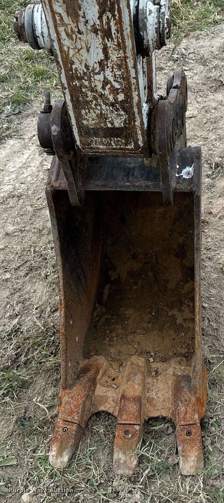 image for item DW7143 2018 Takeuchi TB240 mini excavator